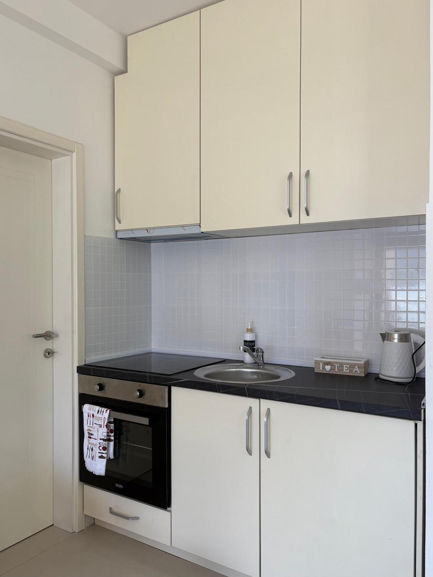 Waterfront Apartments Котор Экстерьер фото
