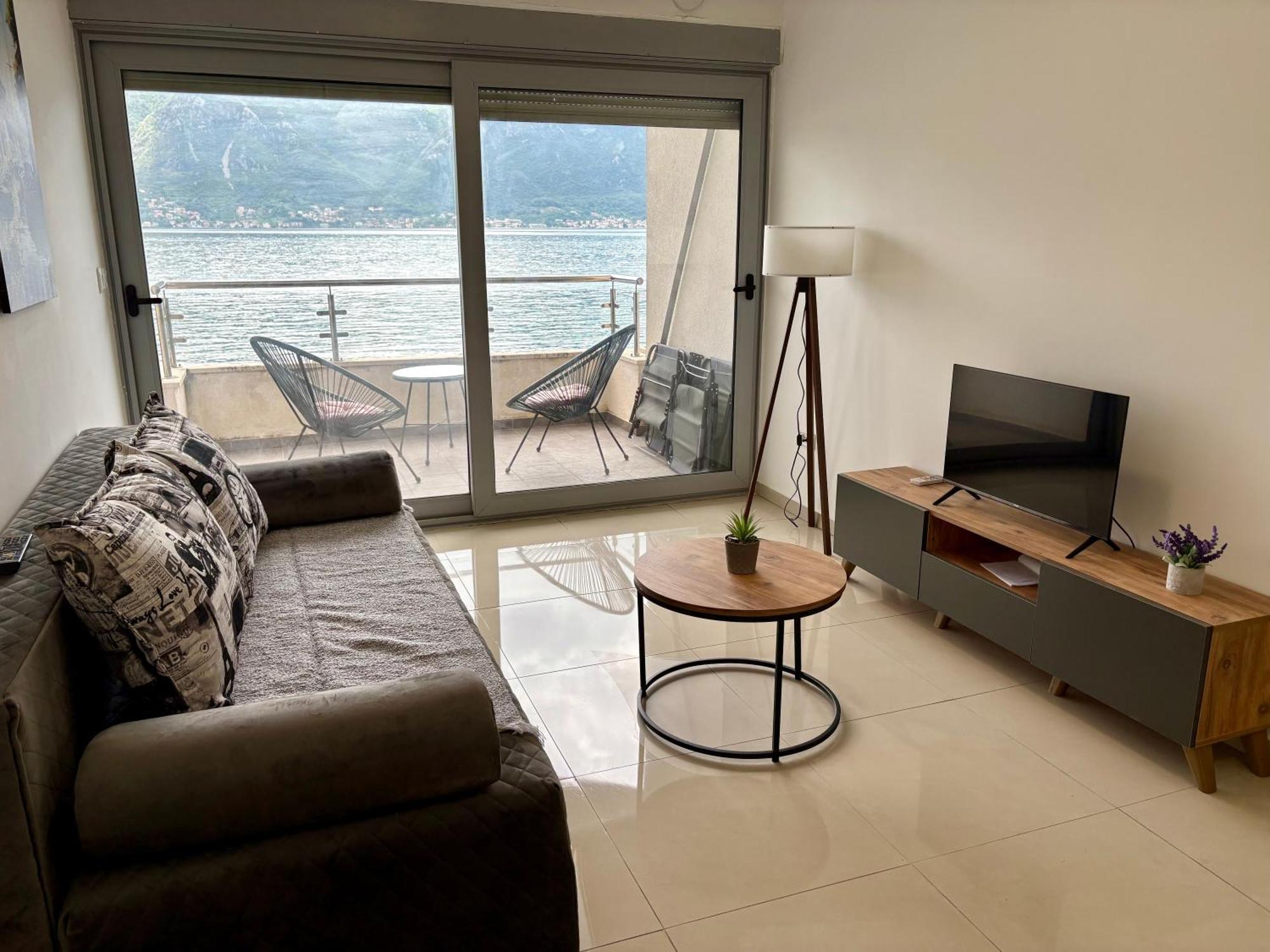 Waterfront Apartments Котор Экстерьер фото