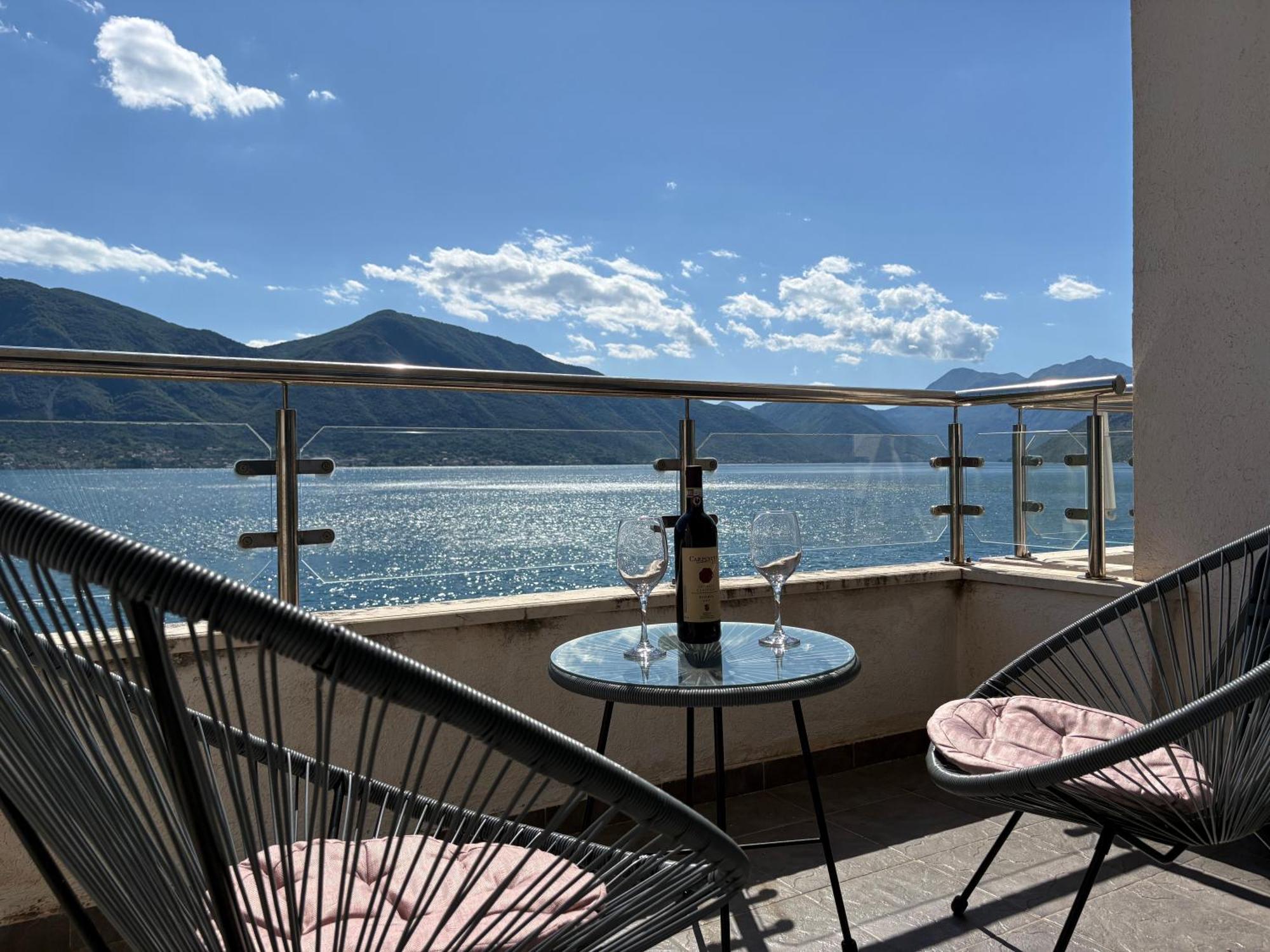 Waterfront Apartments Котор Экстерьер фото